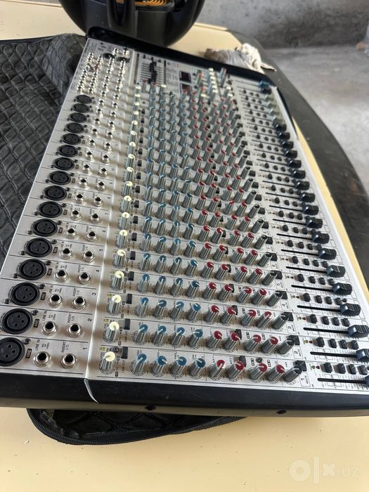 Behringer микшер