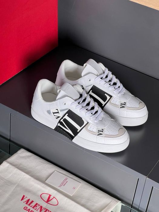 Adidasi Valentino noi !!! Calitate superioara !!! Marimi 40/44 !!!