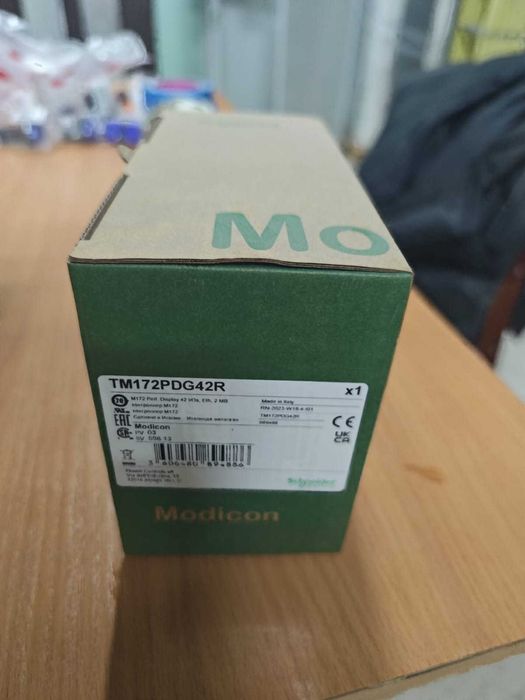 Продам Контроллеры Schneider TM 172 PDG 42 R