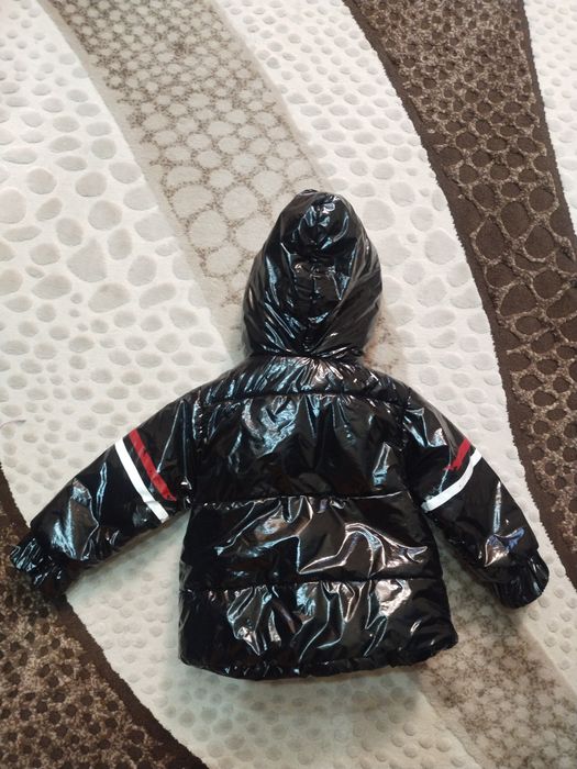 Продам курточку на мальчика.