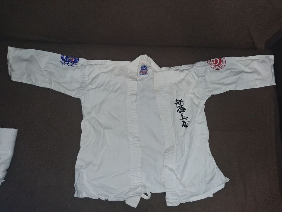 Продам кимоно Каратэ ребёнок 4-8лет