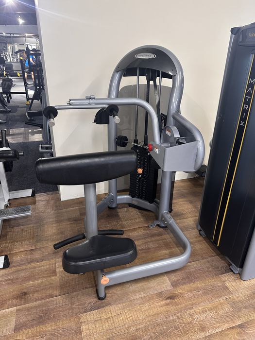 Vand presa umeri si aparat Matrix triceps