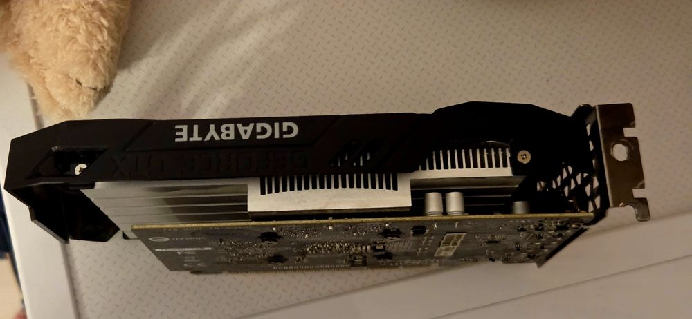 Se oferă spre vanzare placa video GTX 1650 4GB.