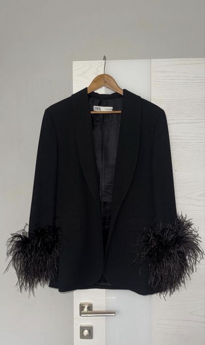 Черный пиджак Zara с перьями (блейзер)