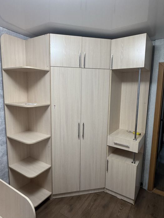 Детская мебель комплектом: шкаф, кровать, стол