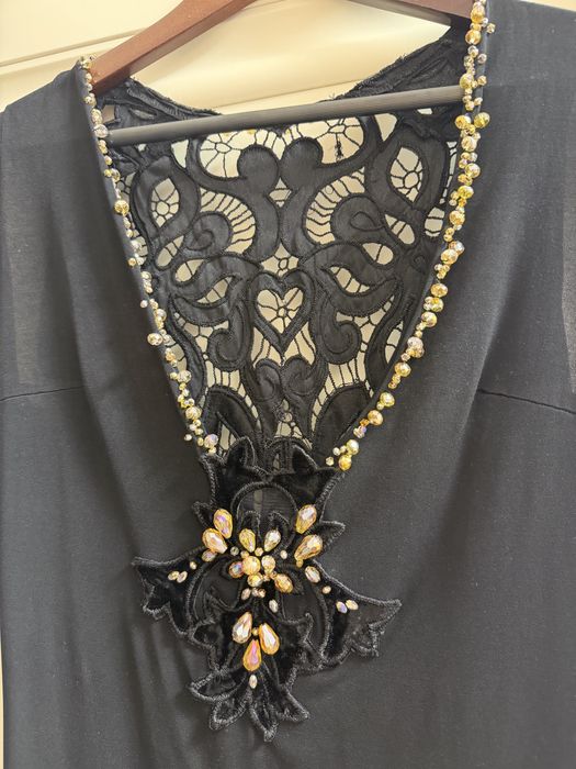 Rochie midi eleganta accesorizata cu  cristale atelier Laura Olteanu