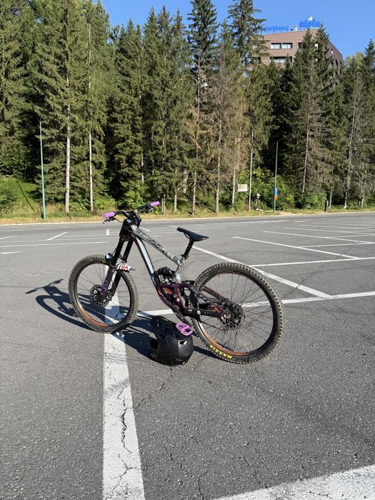 Bicicleta downhill scott gambler custom   (Santa cruz, canyon, trek)