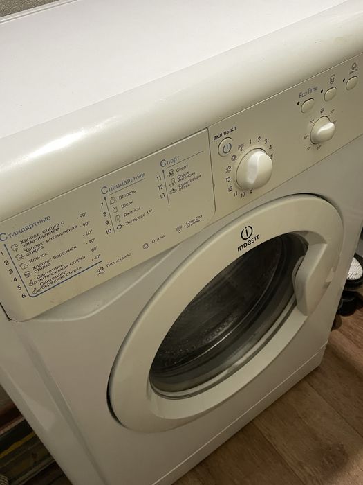 продается стиральная машинка INDESIT