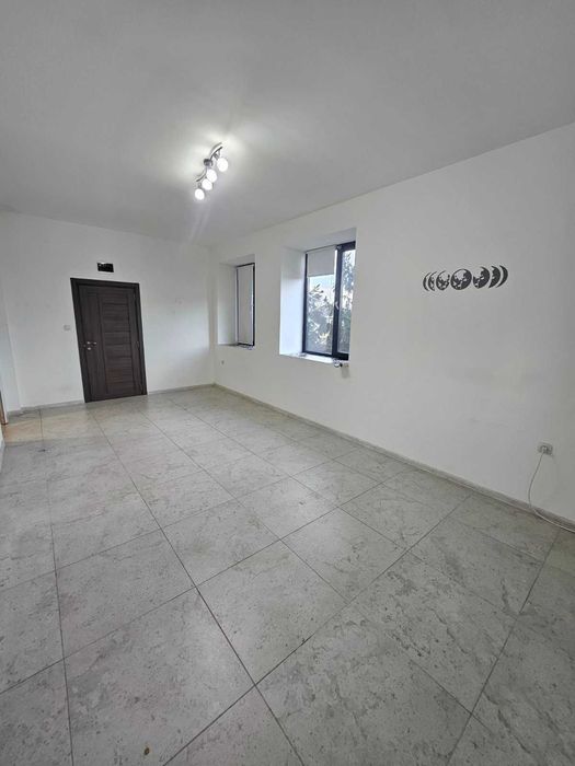 Дава се под наем Офис в Шумен, Басейна - 30 кв.м за 204 € - Снимка #1