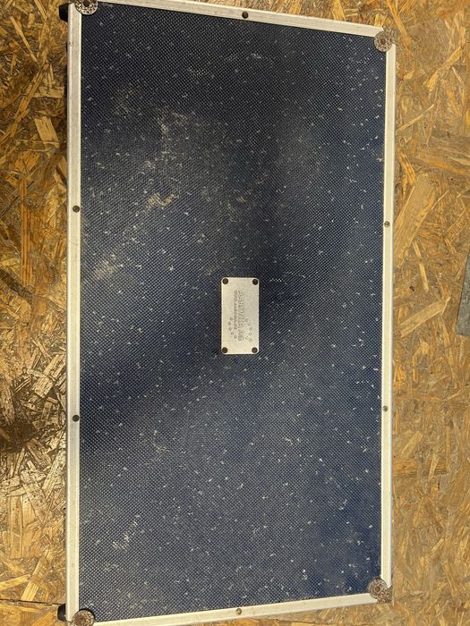 Спектрален анализатор от 700 до 2.5 GHz AARONIA