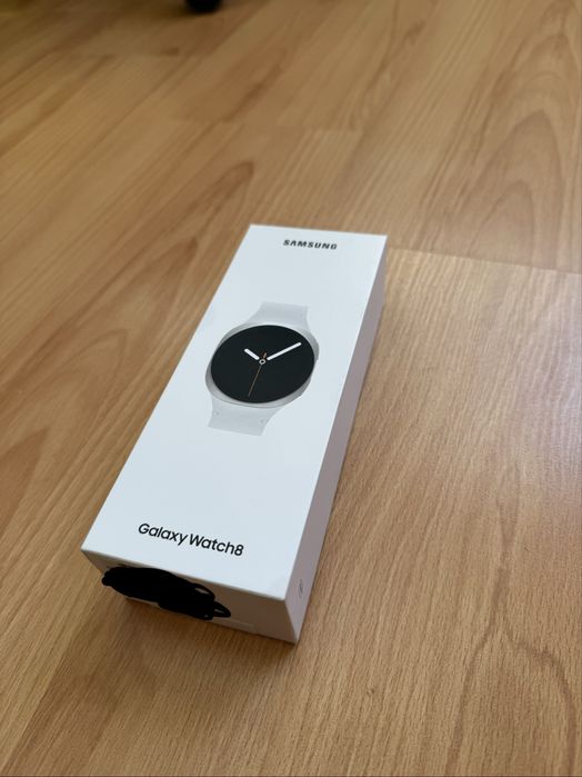 Samsung Galaxy Watch8 40mm Silver Bluetooth – нов, запечатан