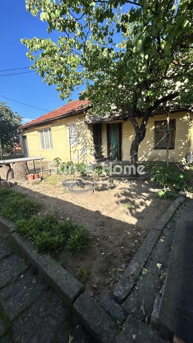 Просторна къща за ремонт в гр. Харманли