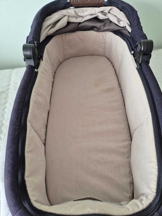 Бебешка количка Mamas & Papas Ocarro Onyx + кош и зимно чувалче