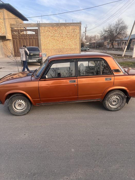 Vaz 21 07 rangi sariq benzinda yuradi yurishi yaxshi