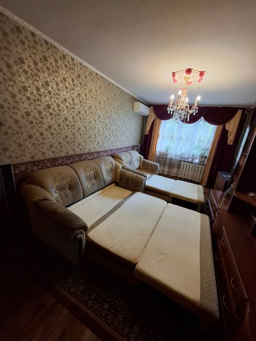 Продаем два дивана
