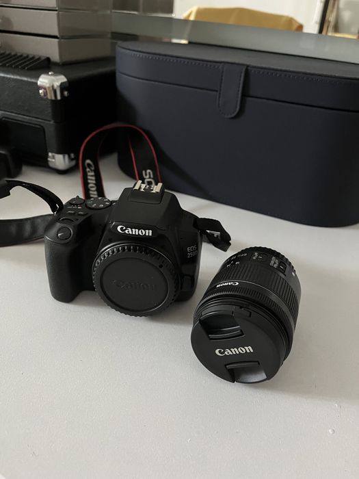 Фотоаппарат Canon EOS 250D