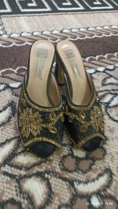 Kelinlik oyoq kiyimi