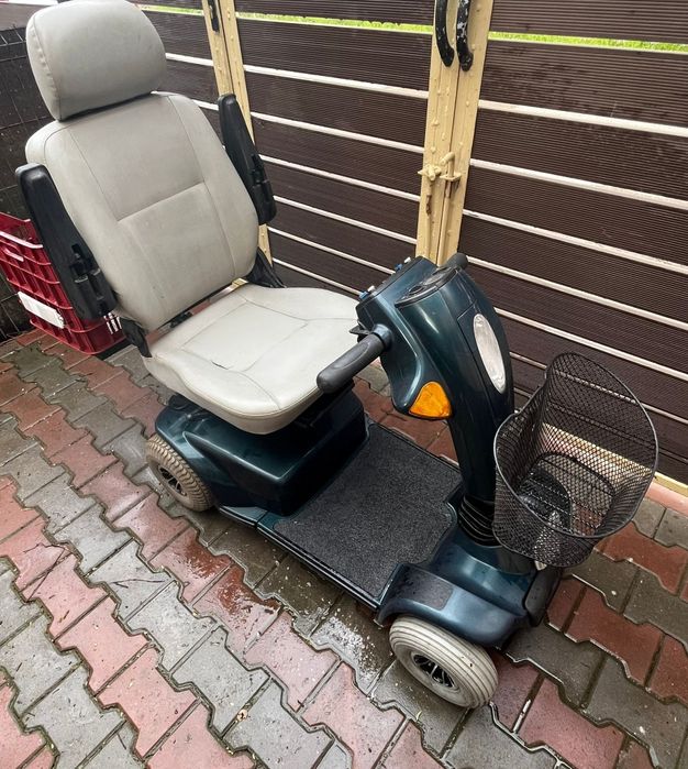 Vând cărucior electric pentru persoane cu dizabilități