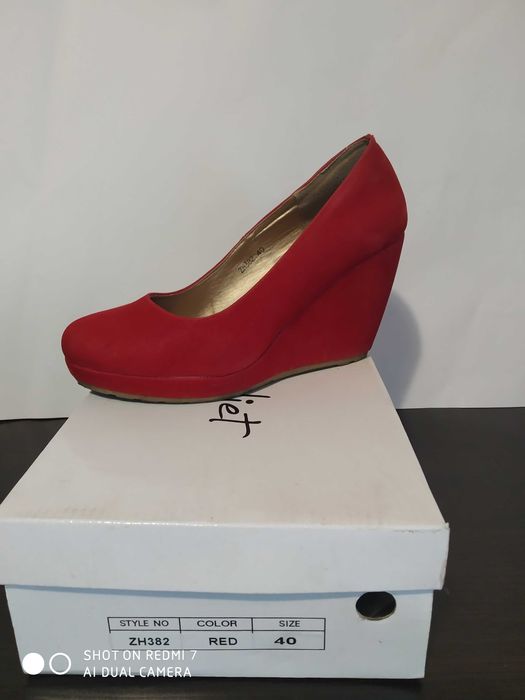 Дамски обувки на висок ток/платформа