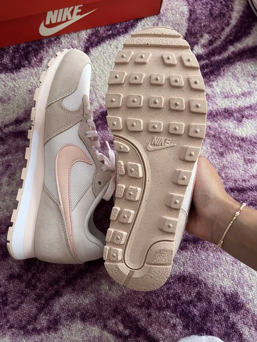 Nike маратонки.