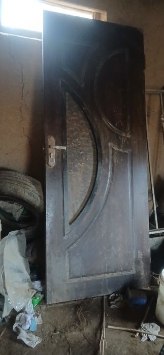 Shkaf va eshik sotiladi