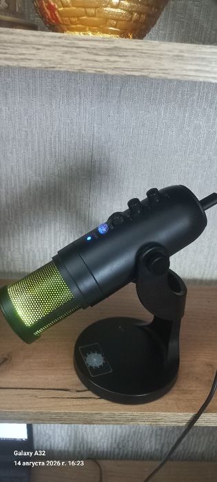 Микрофон профессионалый настольный