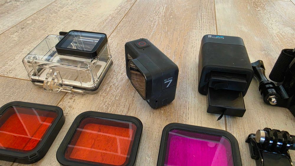 GoPro HERO7 Black + много аксесоари, подводен кейс и нагръден колан