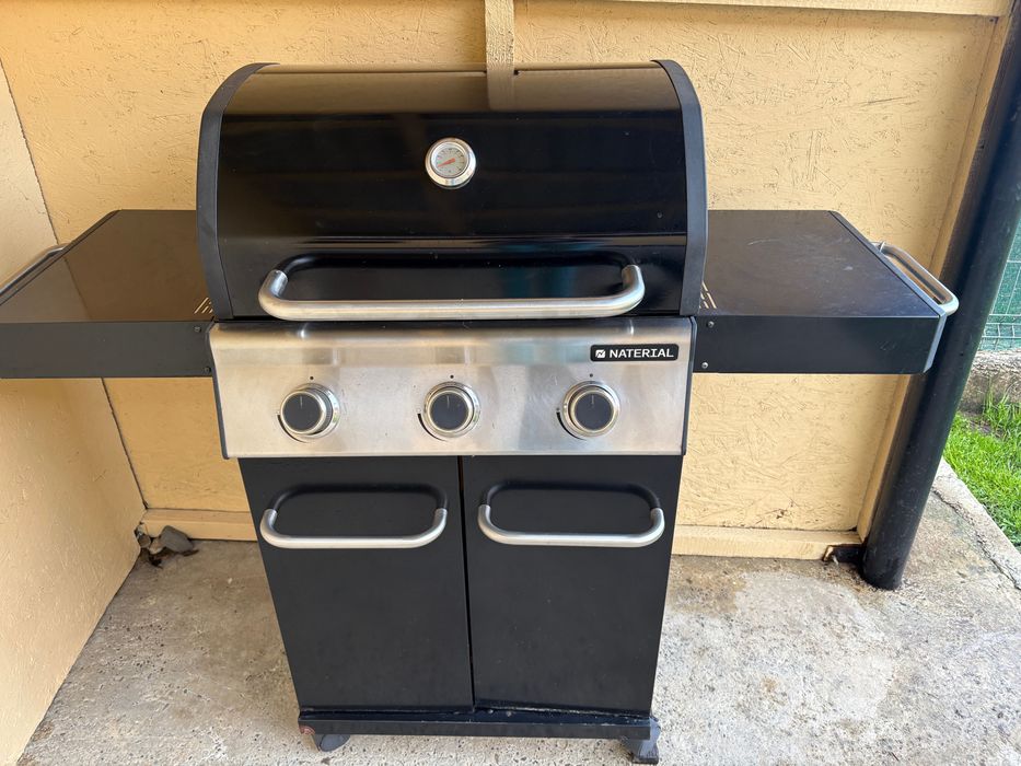 Grătar de curte cu gaz