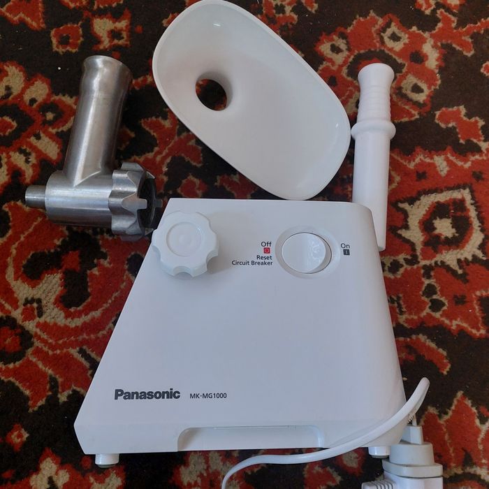 Продам электрическую мясорубку PANASONIC  MK-MG1000