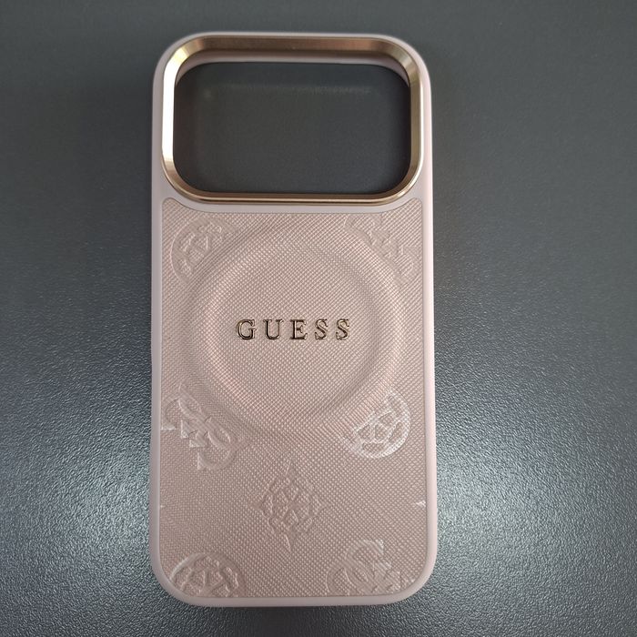 Твърд кейс лого  Guess за iPhone 18 Pro 17 Pro гръб с кожен розов дизайн
