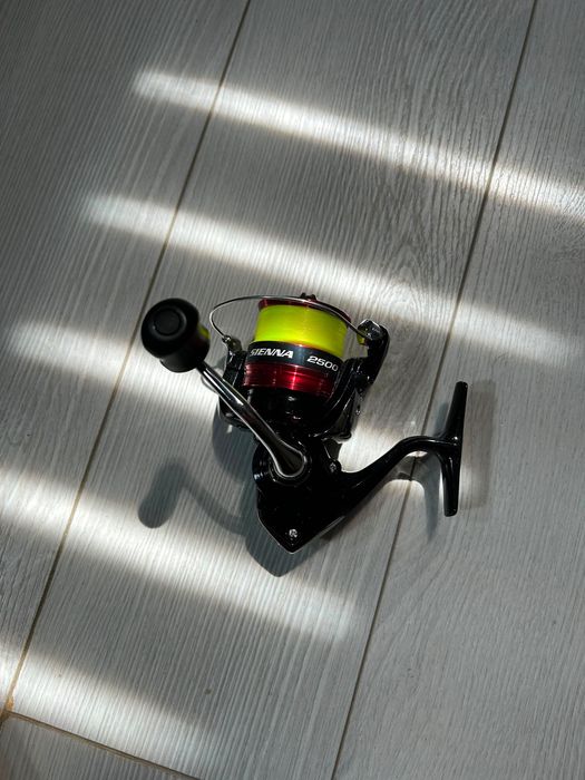 Mulinetă Shimano Sienna 2500 (Noua)