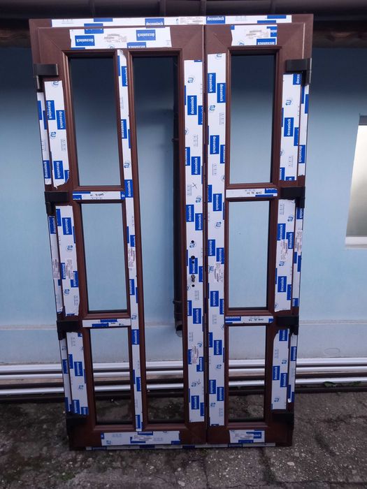 Vand usi termopan profil 5 Camere culoare nuc