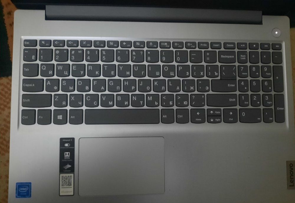 Noutbuk sotiladi. Lenovo Windows 10 Pro. Narxi 2 mln 200.