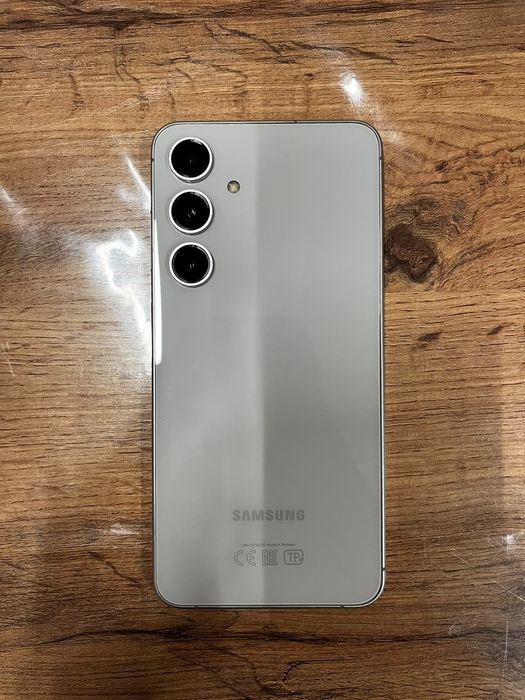 Samsung galaxy S24 fe 128/8 идеал