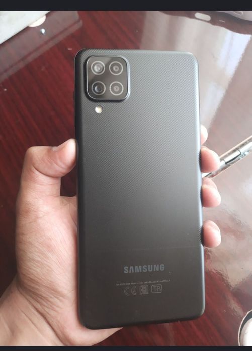 Telefon sotiladi a12