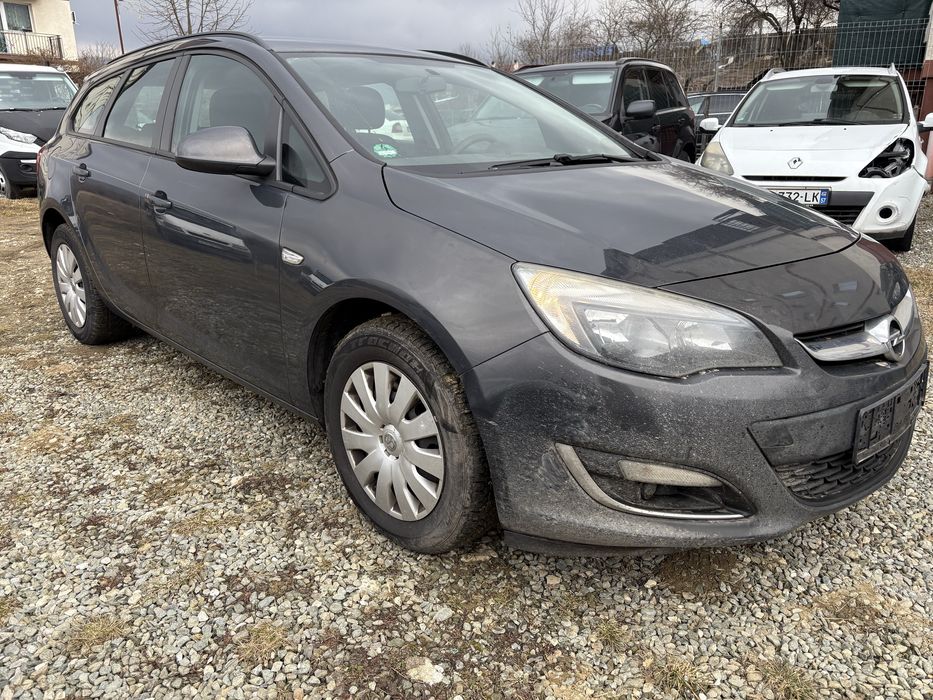 Astra j 2012 facelift -  usor avariat !