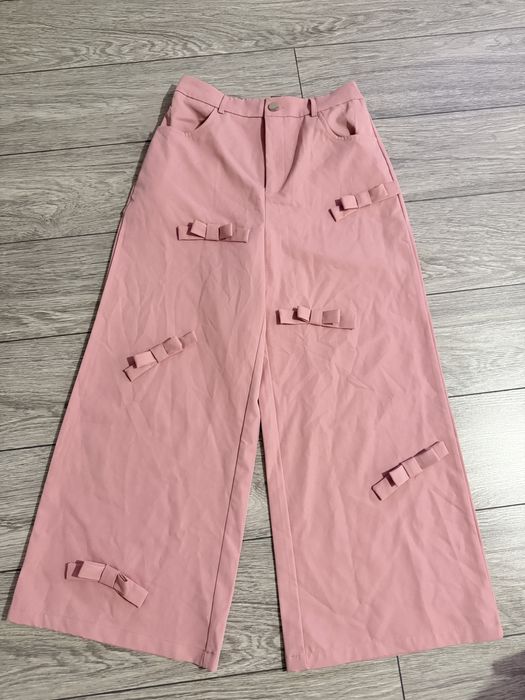 Pantaloni evazati