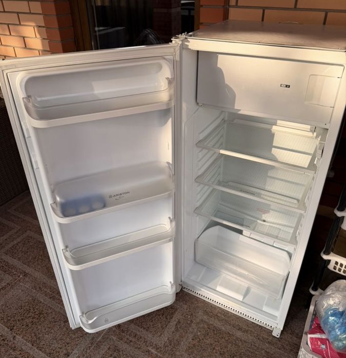 ARISTON холодильник
