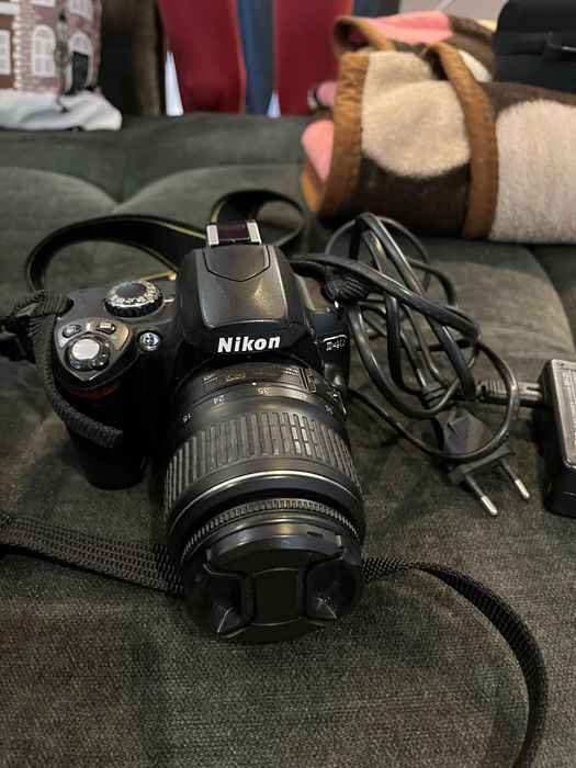DSLR Nikon D40 + obiectiv 18–55mm + husa