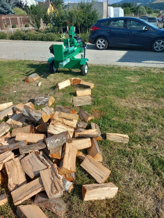 Crăp lemne la domiciliul  clientului cu crapator profesional de 22tone