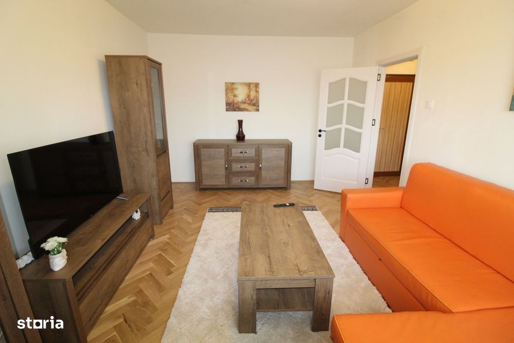 Închiriez apartament 3 camere în Hunedoara, Central-Bd. Dacia, 60mp...