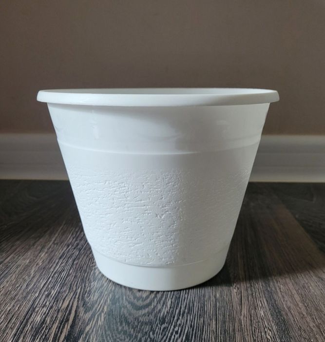 Продам комнатные горшки белые
