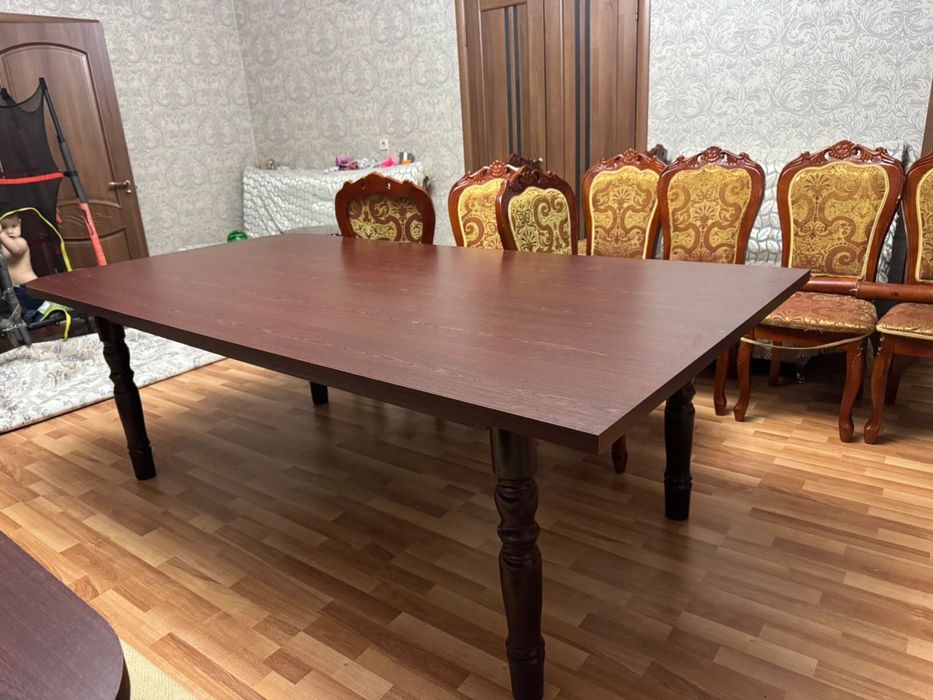 Стол и стулья в отличном состоянии