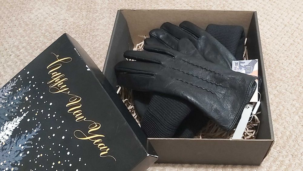 Перчатки, шапка в подарочном наборе