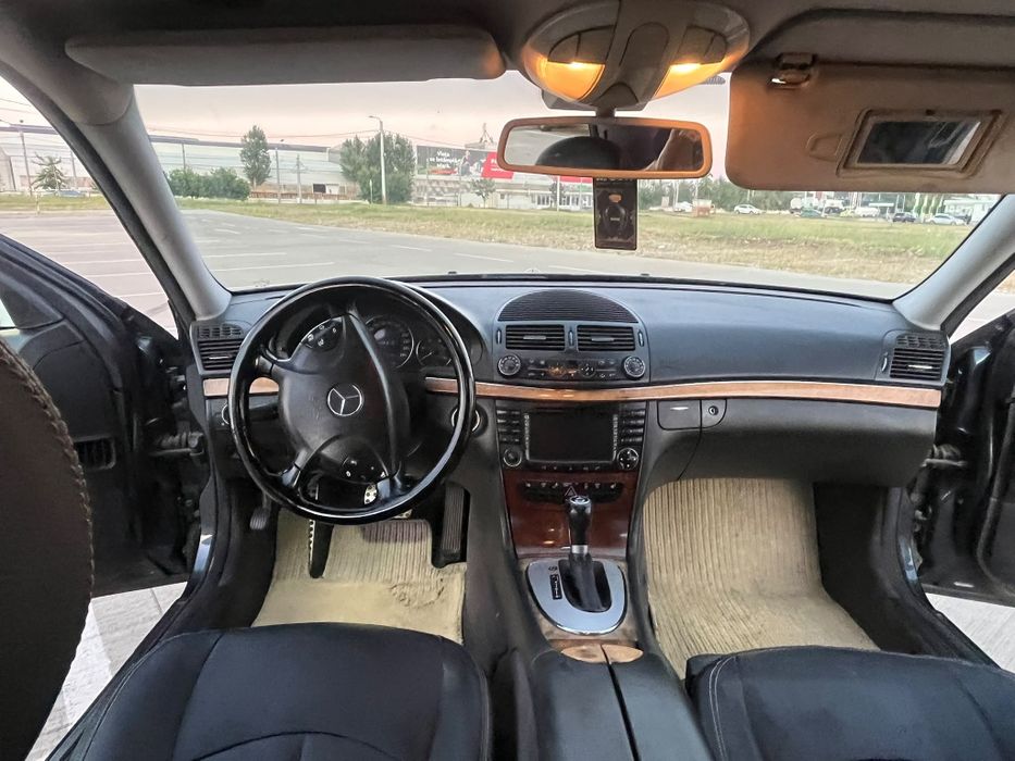 Vând Mercedes-Benz e220