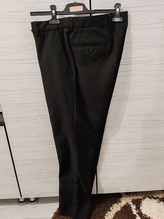 Vând costum de nunta bărbătesc marimea 50 (pantaloni +sacou)