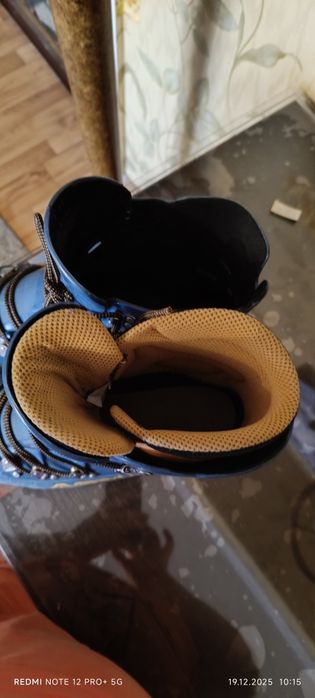 Спорт горные ботинки.