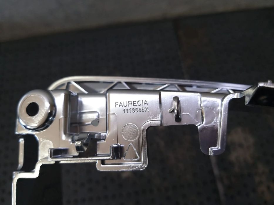 Rama ornament radio mercedes cla x117 1119088x