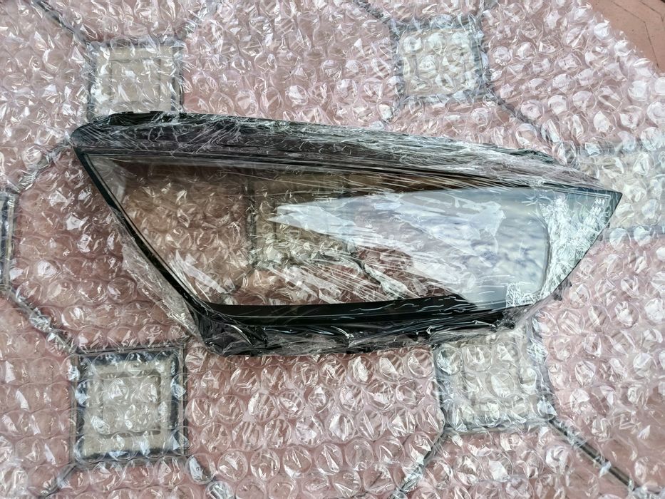 Стекло фары BYD .