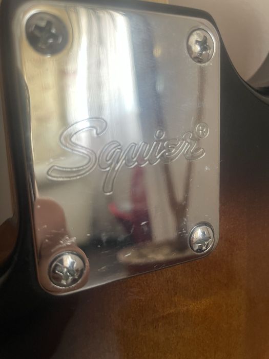 Kit Chitară Fender Squier Stratocaster, Amplificator, Husă, Cablu